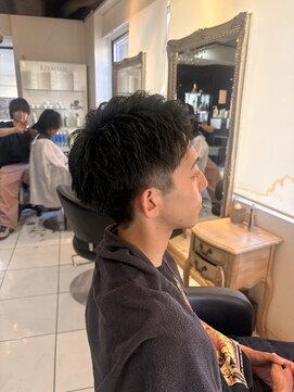 アイズ 海老名(AIZU) 爽やか刈り上げショートスタイル シャドウパーマスペインカール