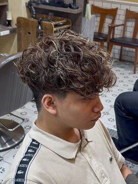 グルーマーズトウキョウ(GROOMER/S TOKYO) MEN’S HAIR/ニュアンスパーマ/リバースセンターパート/神保町