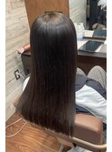 艶感とまとまりが映えるナチュラルロングストレート