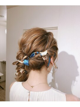 ヘアーリッチスタイルジェネシス(hair rich style Genesis) スカーフ使用サイドアレンジ