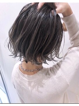 トルネード(TORNADO) 外国人風ボブ ハイライトバレイヤージュグラデ グレージュ