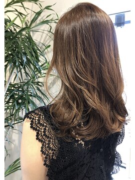 ラカーロ(La CARO) ツヤ感たっぷりベージュカラー by北原妙子