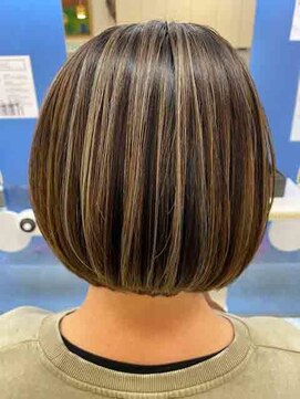 スタッフ イット ヘアー ハイライト×ボブ♪
