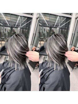 ロロ(LoLo.) シルバー系ブリーチ