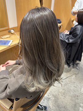 アンフィ 東京(Amphi) 【ケアブリーチでつくる!!ナチュラルバレイヤージュ♪】