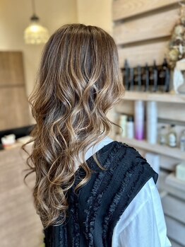 サロンドカスティーロ(salon de castillo)の写真/【白髪ぼかし/白髪染め/髪質改善】気になる白髪もダメージレスで染める度に艶やかな仕上がりに♪