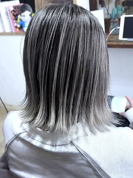 ブレイズヘアー(BLAZEhair) 【脱白髪染め】ホワイトベージュバレイヤージュ×ブリーチ1回