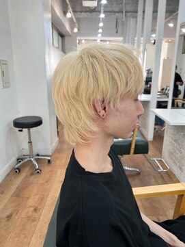 ハビット (habitt) メンズカット/抜きっぱなしブロンド/難波ブリーチ