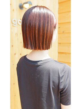 グーム(goom.) 大人ミニボブ切りっぱなし前髪ありピンクコーラルブラウンカラー