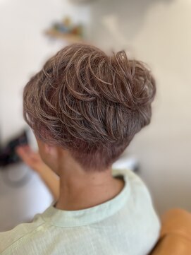 スノウ(snow) 還暦ピンクベージュな白髪ぼかし