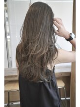 ムート(Mut)&nbsp;レイヤースタイル　オリーブベージュ　透明感カラー　お顔周り