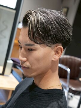 メッツ 原宿(METS) MEN'S/毛流れサイドパート×ハイライト/テーパーフェード