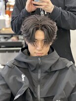 ulu. Men's Hair Salon フェザーショート/シャドウパーマ/センターパート