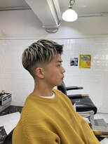 メリケンバーバーショップ フクオカ(MERICAN BARBERSHOP FUK)&nbsp;波巻き束感ショートツーブロックマッシュアップバングコンマヘア