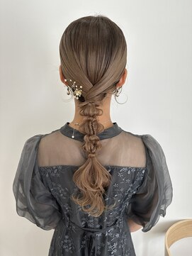 ソソ(soso.) 360°可愛いヘアアレンジ【タイト編み下ろし】