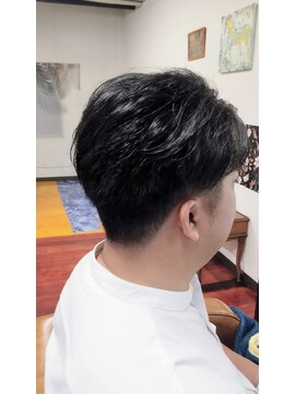 エヴァン(Evan) トップに流れを出しながらツーブロック刈り上げでスッキリ