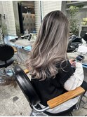 レイヤーボブハイライトブリーチレイヤーハイトーングレージュ