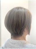 大人女性ナチュラルショート♪ アッシュ系で白髪ぼかしカラー