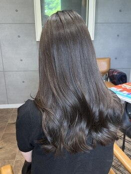 レーベ(Lebe)の写真/【Lebe/北上】─艶髪を、もっと美しく。─ただ暗いだけじゃない。光に透ける、計算された上品暗髪。