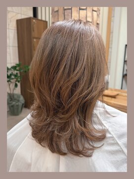 エルコット(elcot) 明るめカラーで白髪ぼかし◆ナチュラルウルフ◆オリーブベージュ