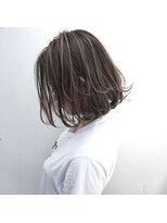 トルネード(TORNADO)&nbsp;外国人風ボブ ハイライトグラデーション グレージュ　外ハネ