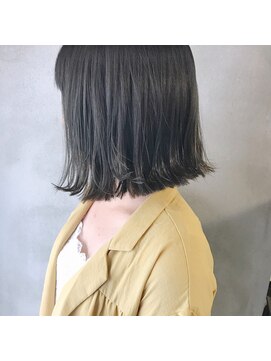 ミント(mint) 王道の切りっぱなしボブ×赤み除去グレー