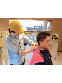 高い技術力が評判!!忙しいビジネスマンから流行に敏感な男子まで老若男女問わずスタイリッシュに☆【豊川】