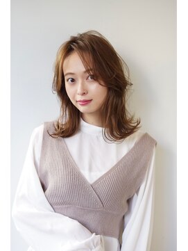 ノーヴェ(Nove) 外はねミディアムレイヤー