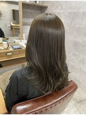 オリーブベージュ