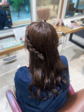 ネオリーブルカ 御茶ノ水店(Neolive Luca) 編みこみねじりハーフツイン