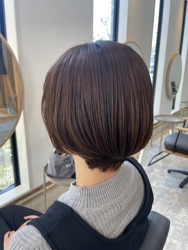 ビーヒアナウ 野々市市役所前店(BE HERE NOW N゜04) コーラルベージュ×ショートボブ