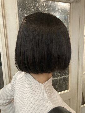 アミュレ(Amule) 梅雨前スタイリングを楽にするナチュラルストレート顎ラインボブ