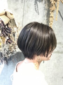 ユニコ(UNiCO) ハイライト前下がりボブ【大塚美容室UNiCO 髪質改善イルミナ】