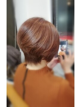 今日は美容院 大人シルエットのショートボブ