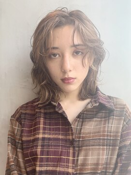 アルバム 銀座(ALBUM GINZA) センター分けゆるウェーブ_外ハネボブアッシュブラウン_6995