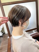 ハピネス クローバー 学園前店(Happiness CLOVER)&nbsp;丸みショート/前髪/顔周りカット/濱崎優/白髪ぼかし