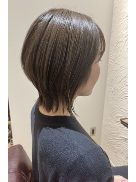 アマレット(Amaretto) 【グレージュ×ウルフカット】