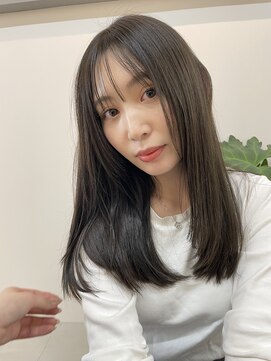 シダ(sida SAIIN) 20代30代アッシュカラー切りっぱなし