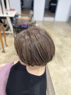 アンジュベイナハ (Ange Bay NAHA) 白髪ぼかし×ボブ