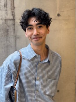 ローバー(ROVER)の写真/ナチュラルなセンターパートから、パーマスタイルまで◎丁寧なカウンセリングで幅広いヘアスタイルを実現。