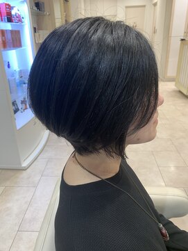アッシュ 仙川店(Ash) 黒髪ショートボブ前下がりショートヘア多毛クセ毛前髪あり40代