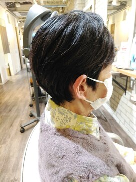 アエラスラナ 相模大野(Aeolus Lana) 毛流れをいかしたレイヤースタイル