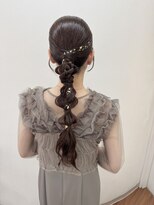 アカネ(Akane)&nbsp;お呼ばれヘアセット　編み下ろしヘアアレンジ　10代 20代