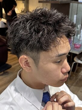 フィフス(fifth) スパイキーショート短髪パーマテーパーフェードルーズパーマ