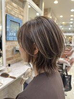 ティンク センター南 (Tink)&nbsp;ニュアンスベージュ×くびれミディウルフ