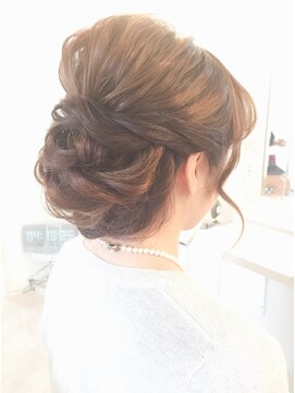 ローラ 本店(Rola) シニヨン風アップ ヘアセット