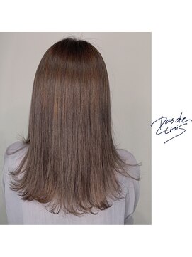 パドトロワ(Pas de trois) 新潟×シルバーグレージュ×外ハネ×透明感カラー