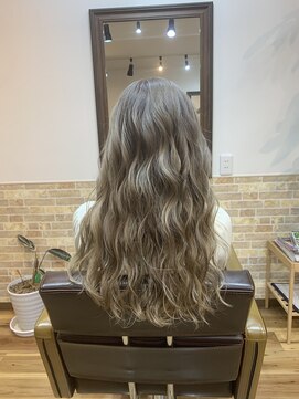 テンプラード(Templado) ホワイトベージュ