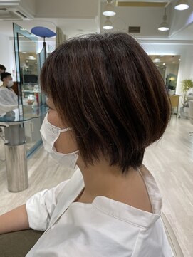 クオーター(QUARTER) 大人アッシュベージュカラーショートボブ