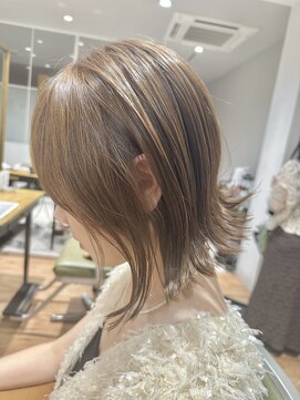 エマ 蕨(EMMA) ベージュエアリーボブ